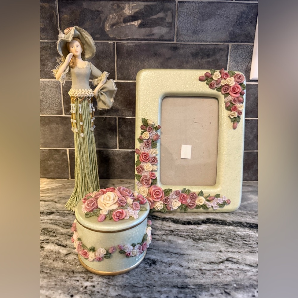 Floral Accent Frame and Box Set